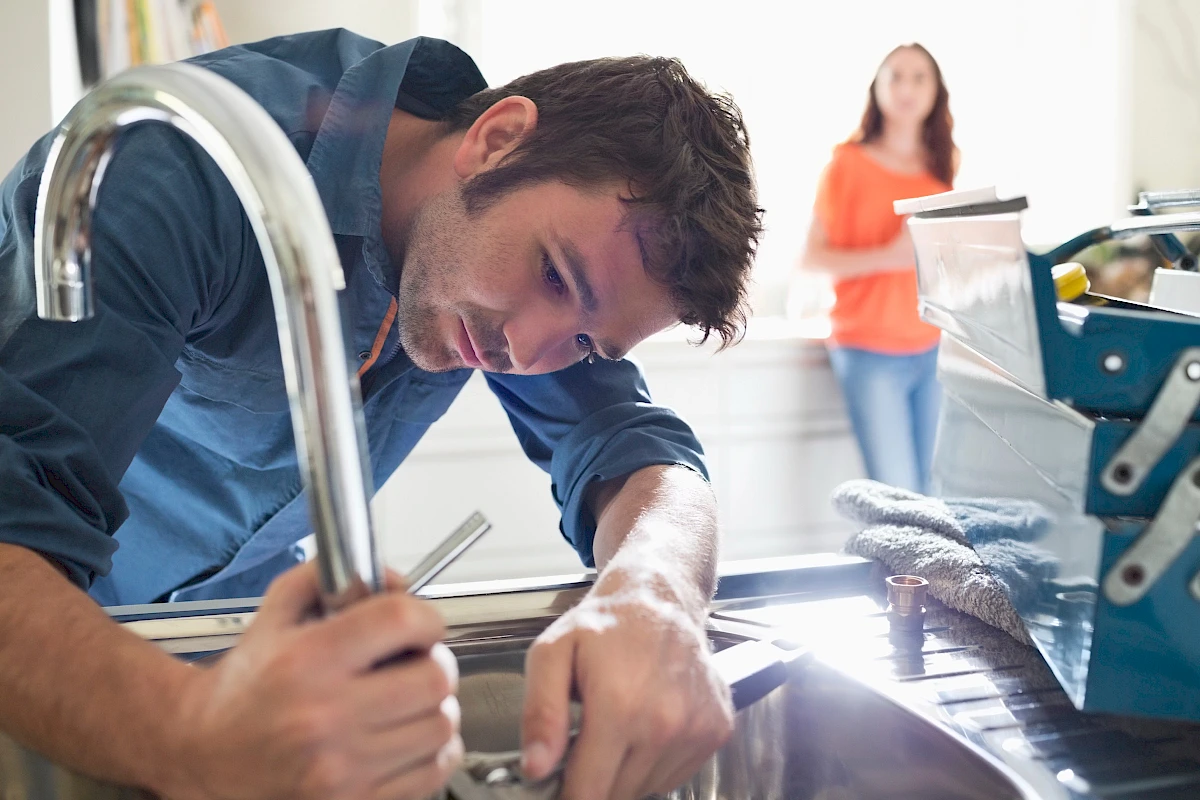 5 signs its time to call a professional plumber