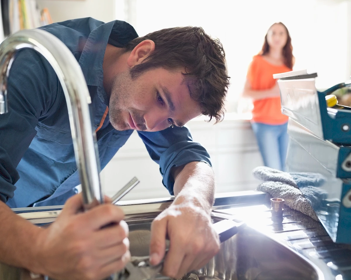 5 signs its time to call a professional plumber